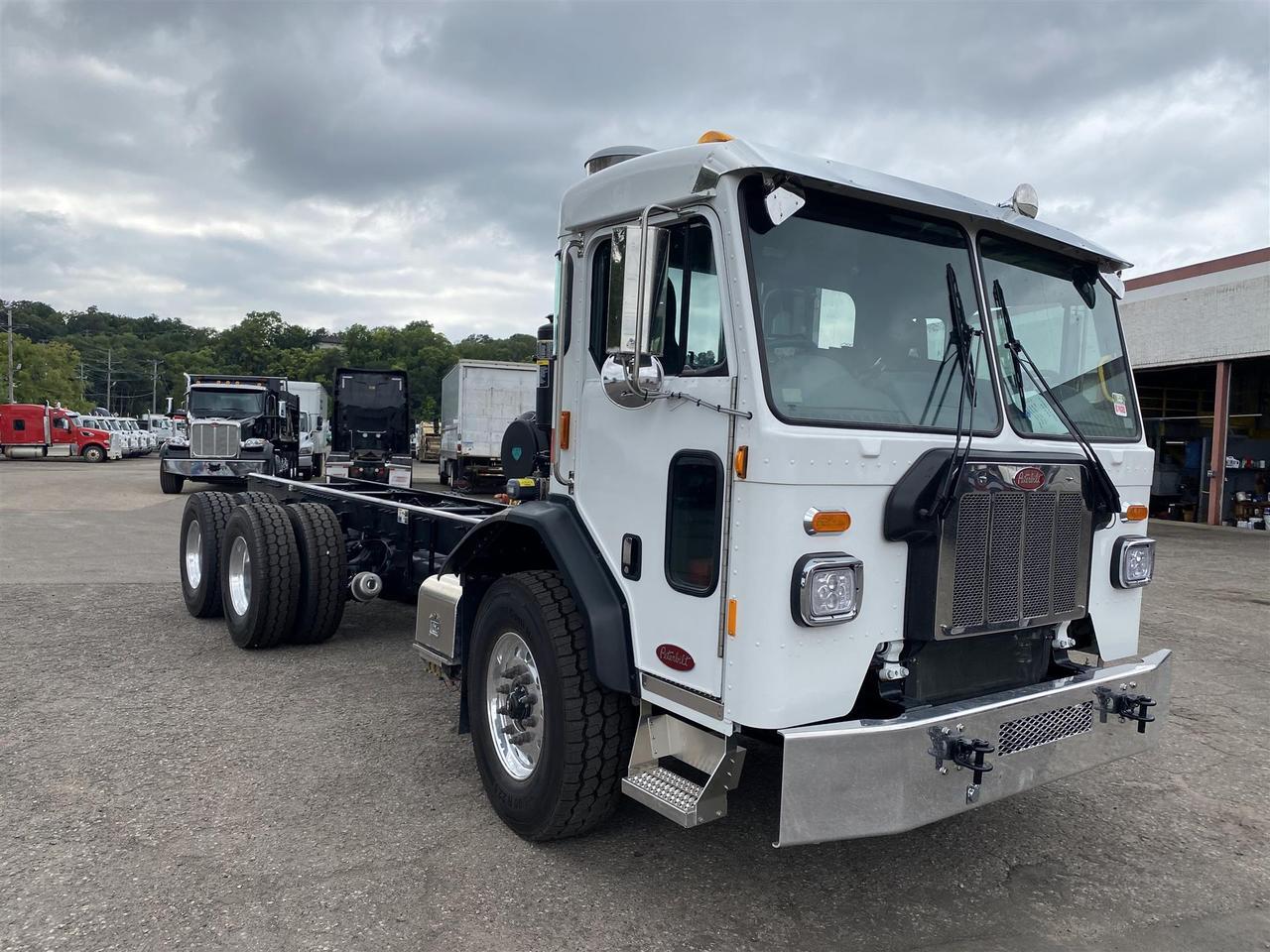 2025 Peterbilt 520