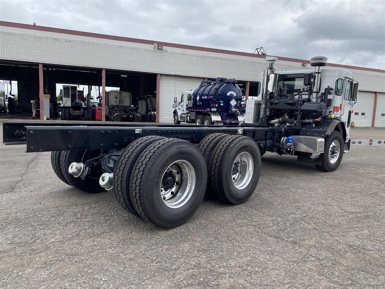 2025 Peterbilt 520 in South St. Paul, MN — photo 5