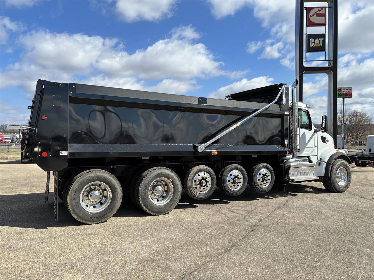 2025 Peterbilt 567 in South St. Paul, MN — photo 4