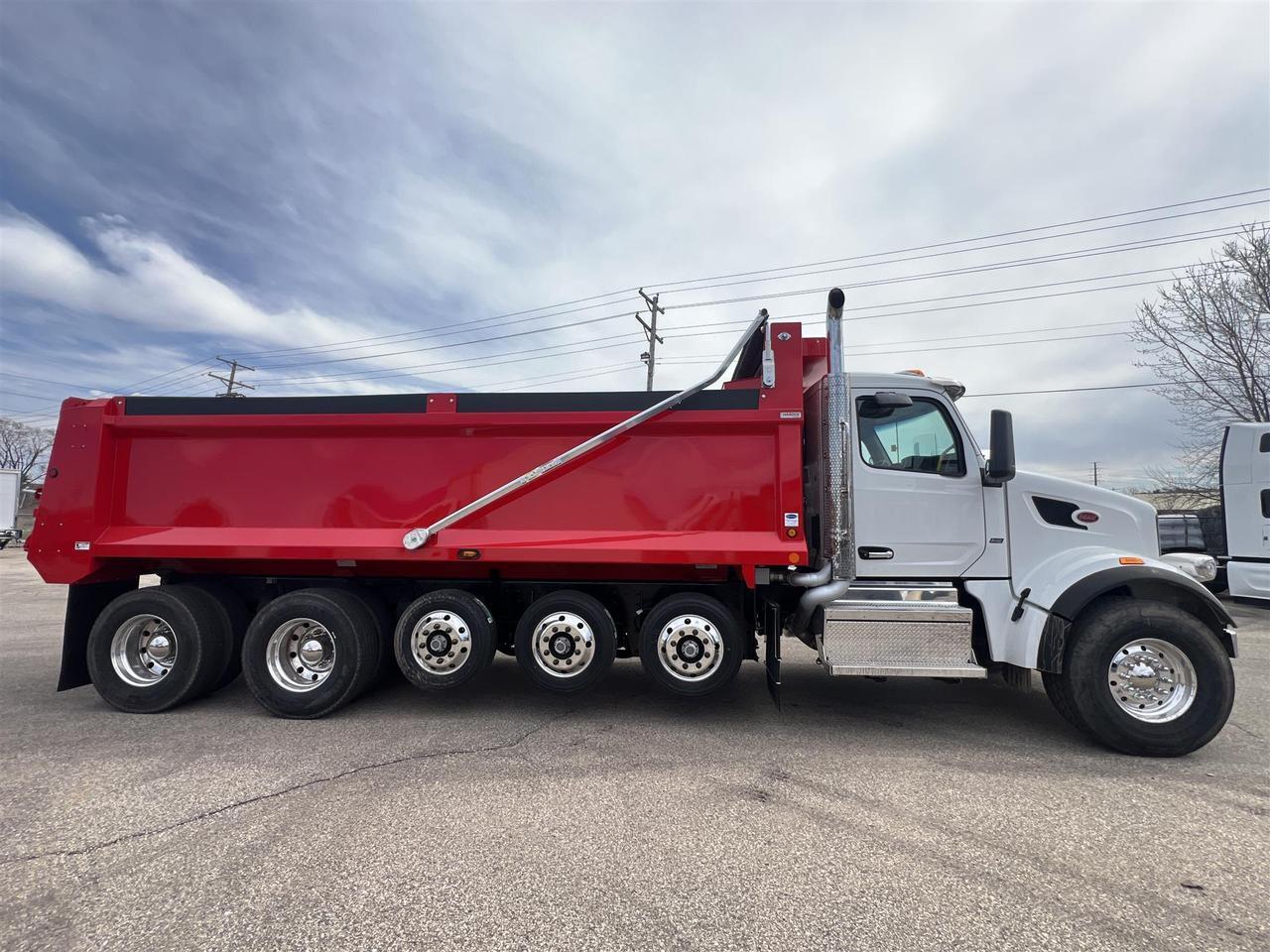 2025 Peterbilt 567 in South St. Paul, MN — photo 4
