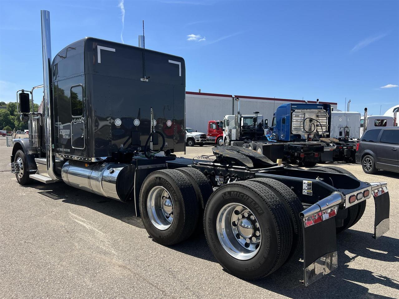 2025 Peterbilt 589 in South St. Paul, MN — photo 5