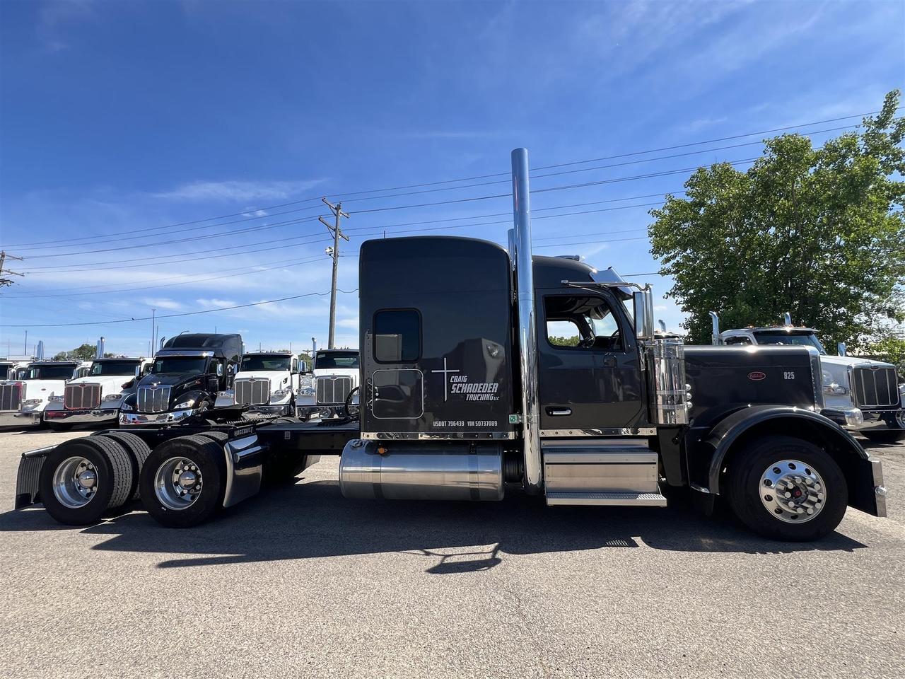 2025 Peterbilt 589 in South St. Paul, MN — photo 4
