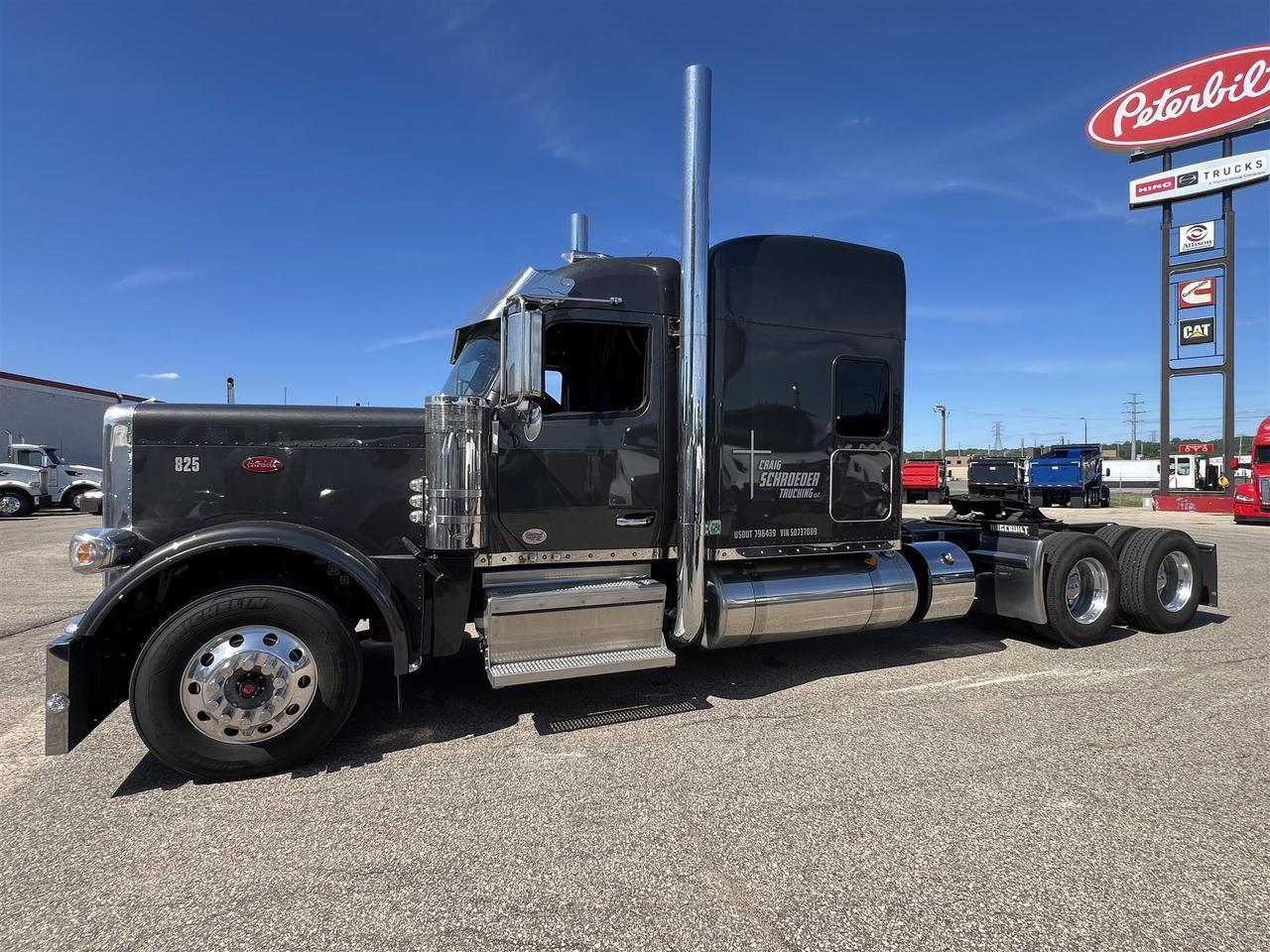 2025 Peterbilt 589 in South St. Paul, MN — photo 3