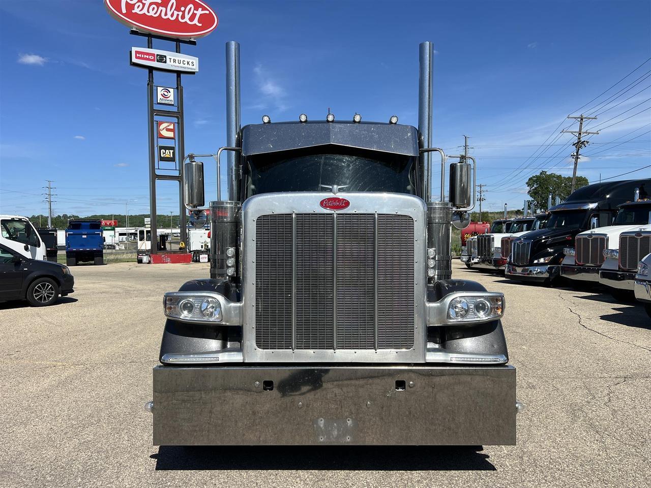 2025 Peterbilt 589