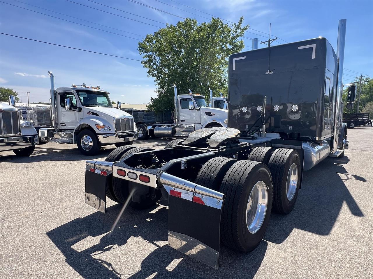 2025 Peterbilt 589 in South St. Paul, MN — photo 7