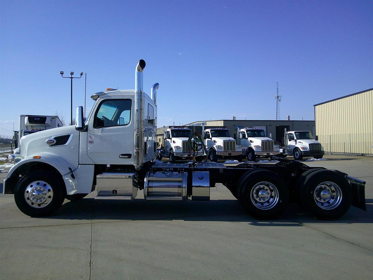 2027 Peterbilt 567 in Fargo, ND — photo 3
