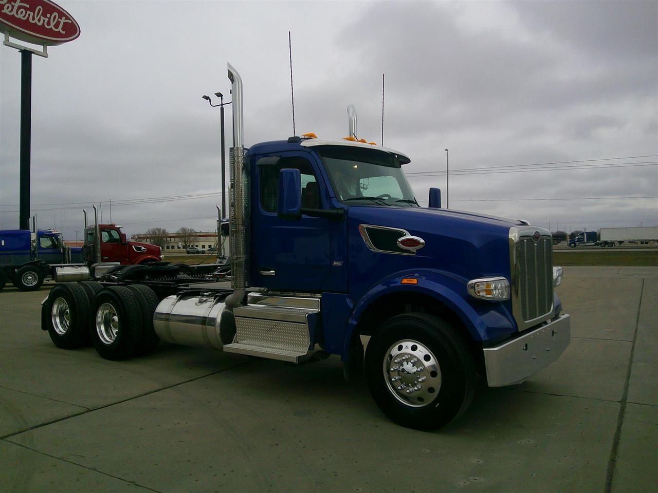 2027 Peterbilt 567 in Fargo, ND — photo 2