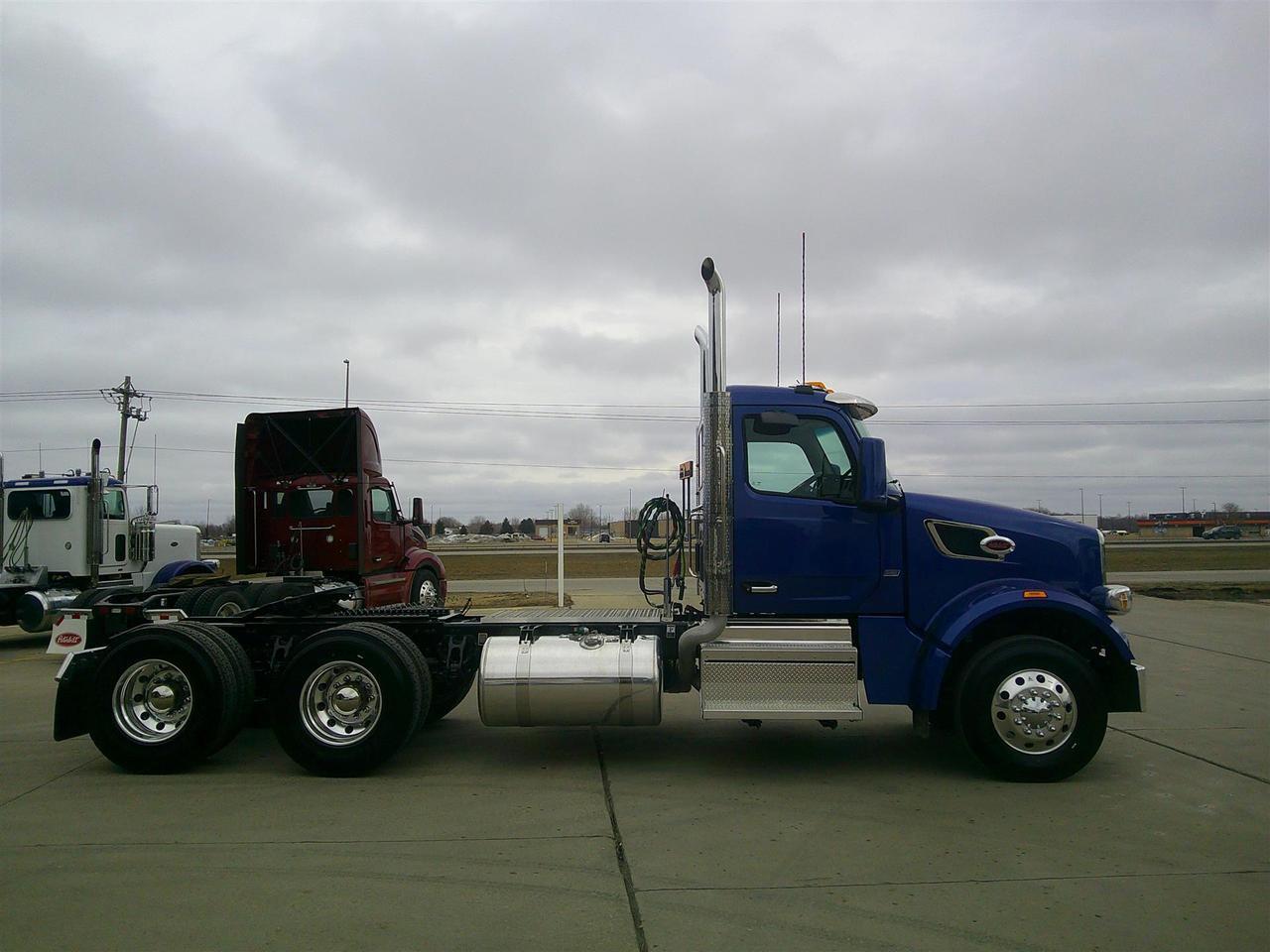2027 Peterbilt 567 in Fargo, ND — photo 4