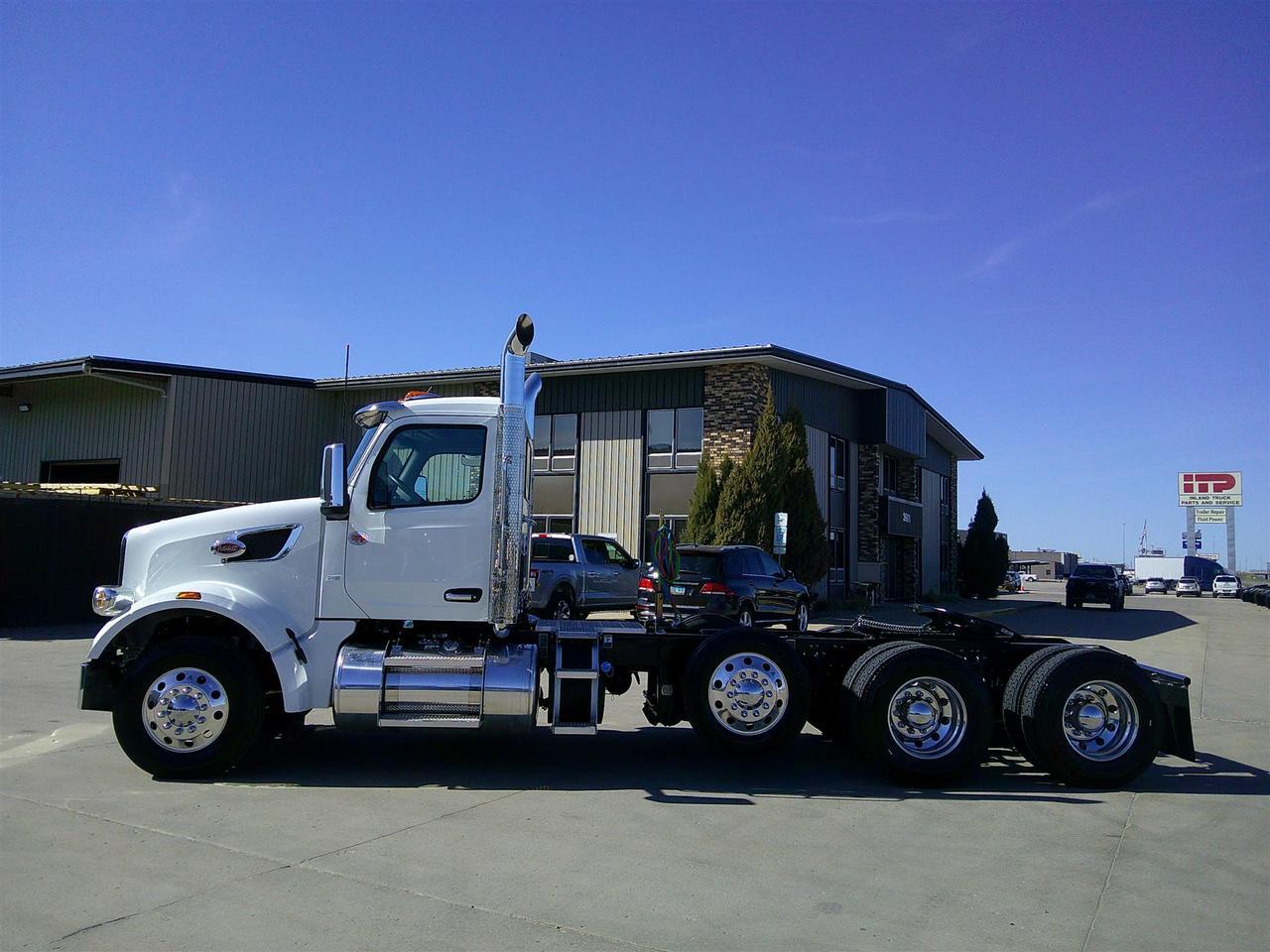 2027 Peterbilt 567 in Fargo, ND — photo 3