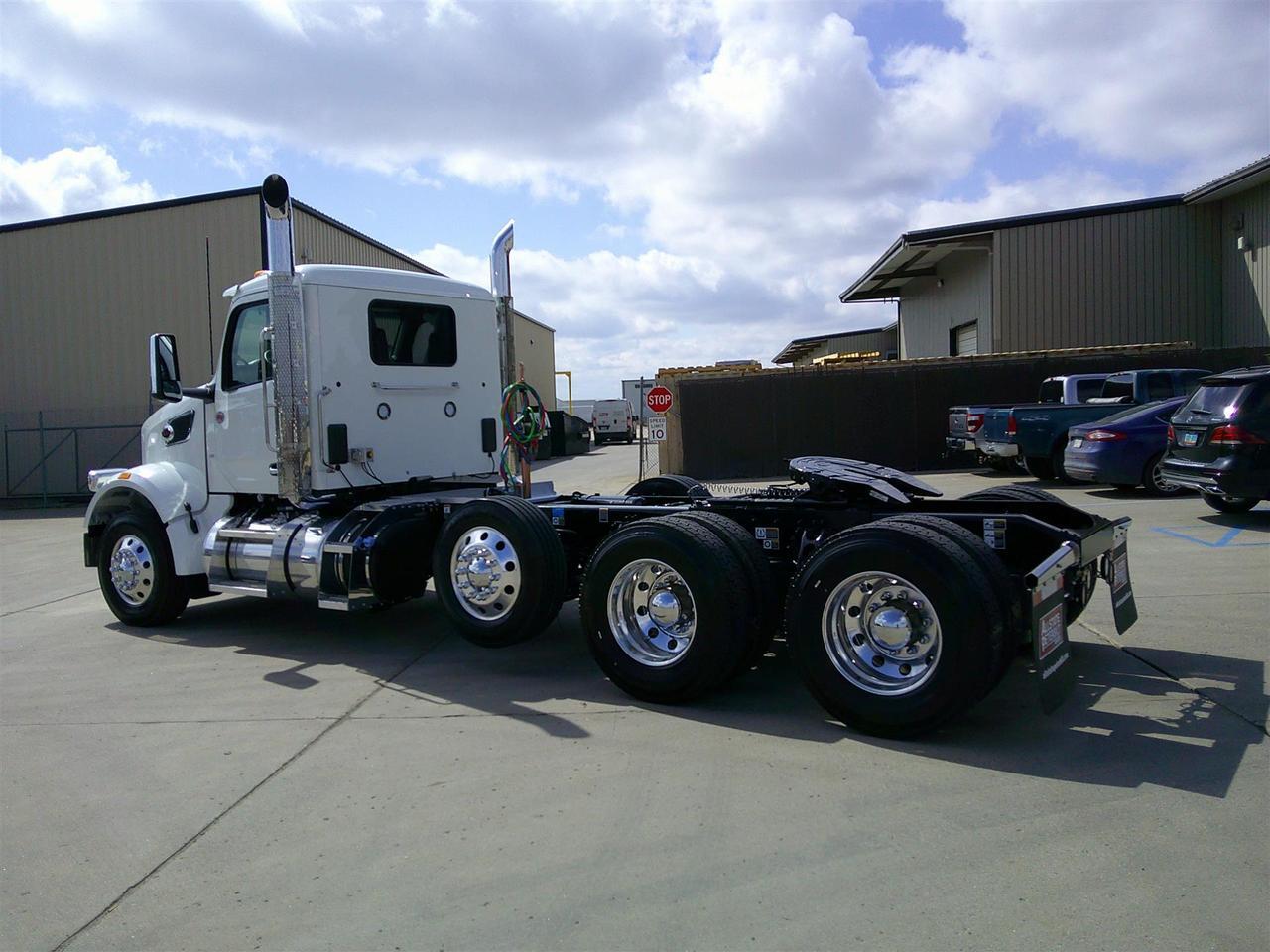 2027 Peterbilt 567 in Fargo, ND — photo 5