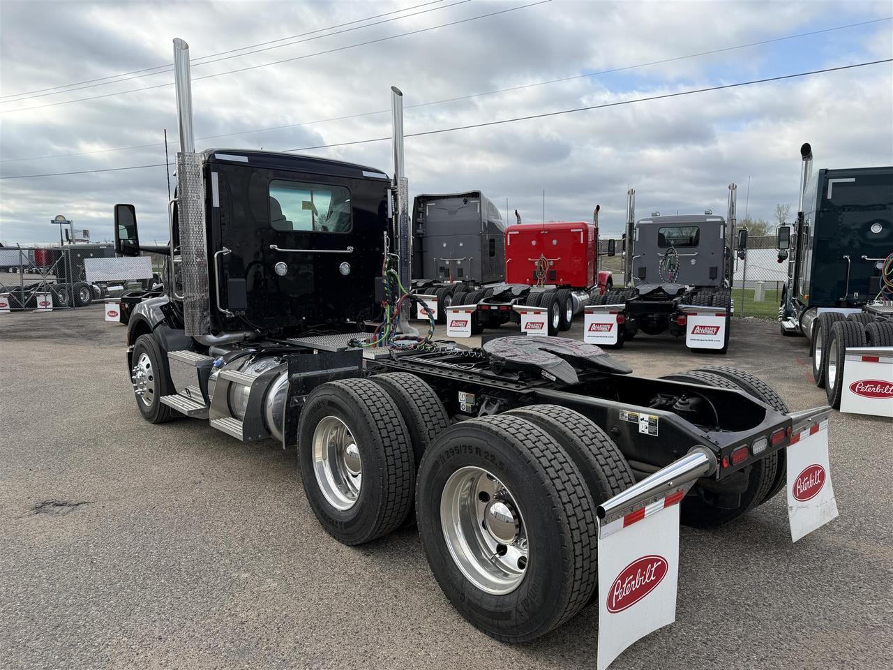 2027 Peterbilt 579 in Eau Claire, WI — photo 2