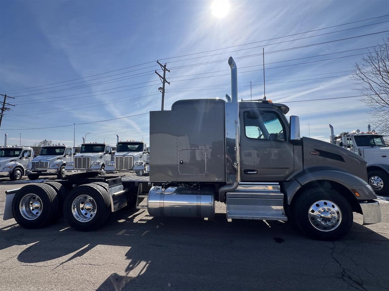 2027 Peterbilt 579 in South St. Paul, MN — photo 4