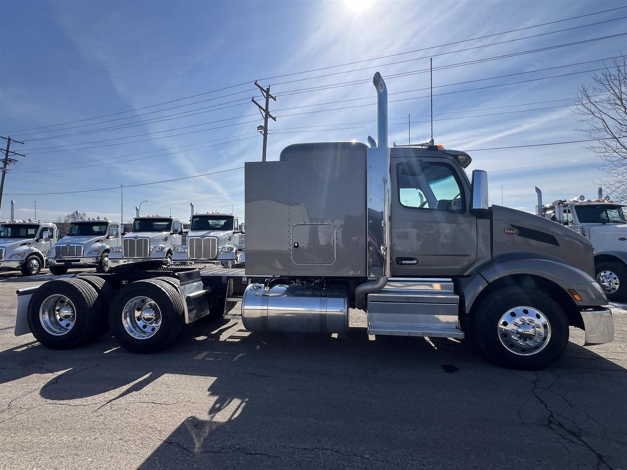 2027 Peterbilt 579 in South St. Paul, MN — photo 3