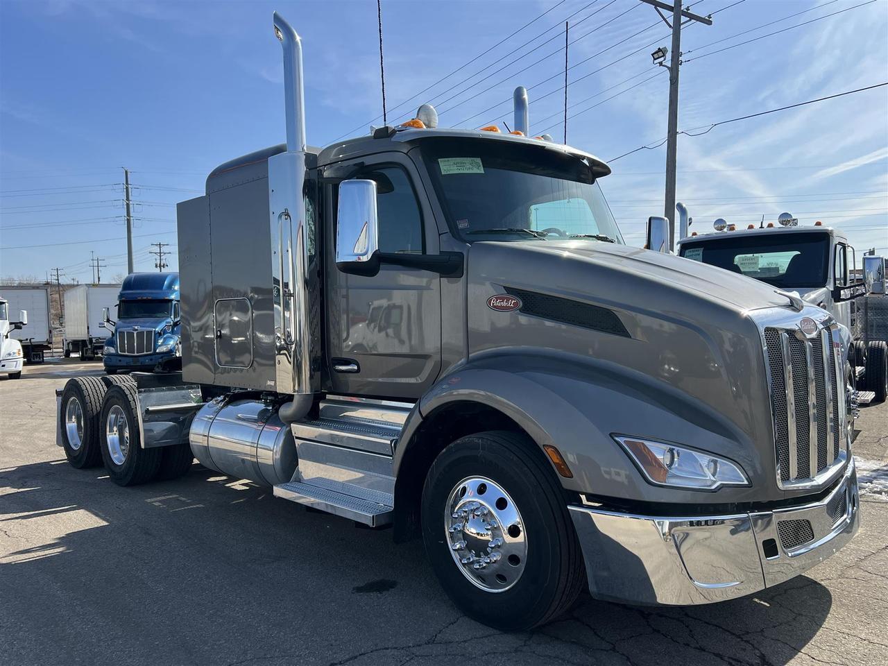 2027 Peterbilt 579 in South St. Paul, MN — photo 2