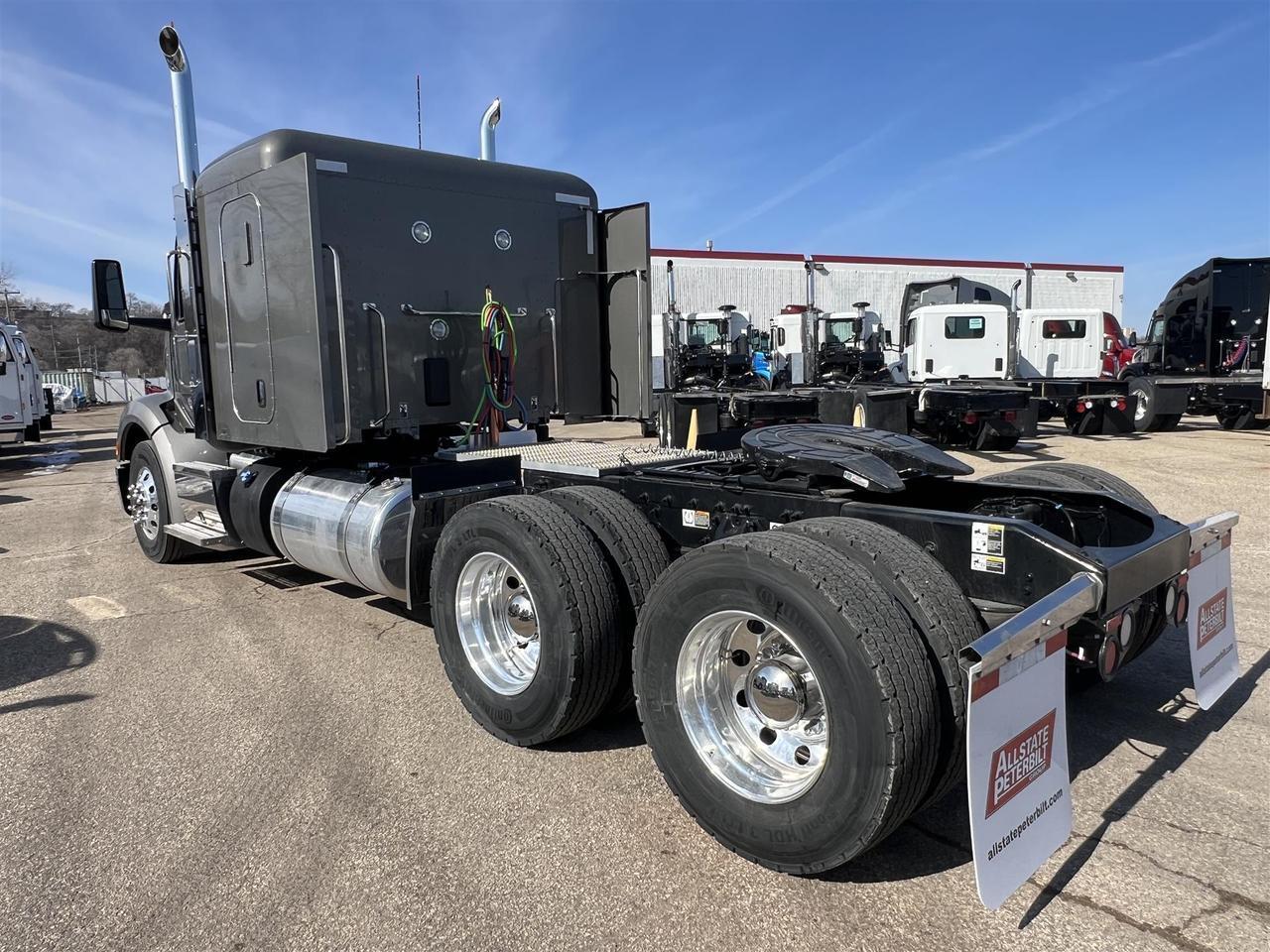 2027 Peterbilt 579 in South St. Paul, MN — photo 5
