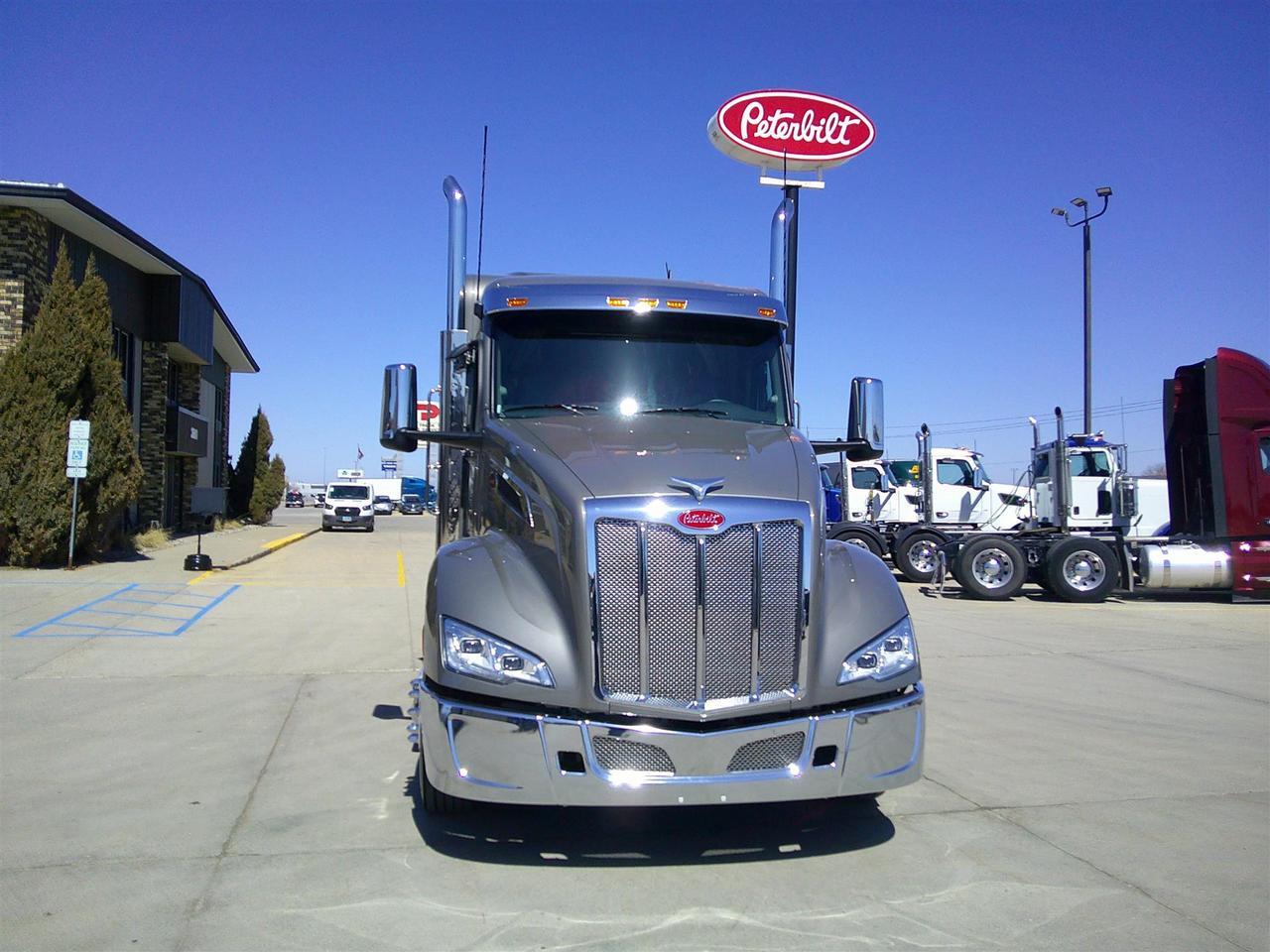 2027 Peterbilt 579