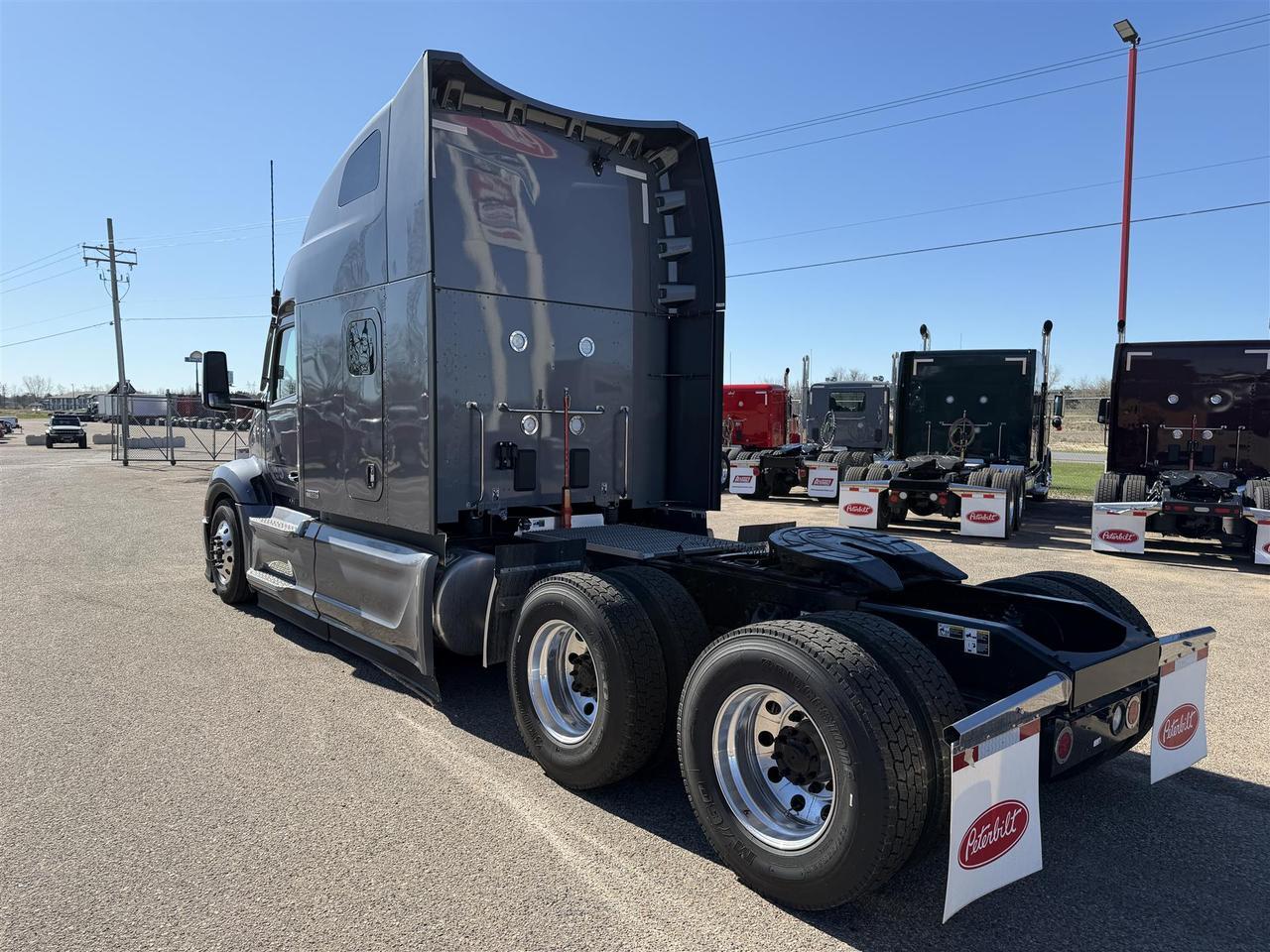 2027 Peterbilt 579 in Eau Claire, WI — photo 2