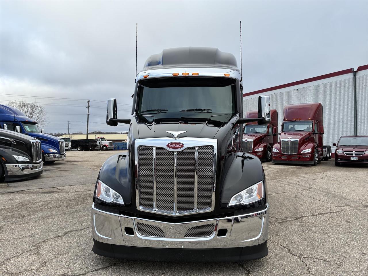 2027 Peterbilt 579 in Fargo, ND — photo 8
