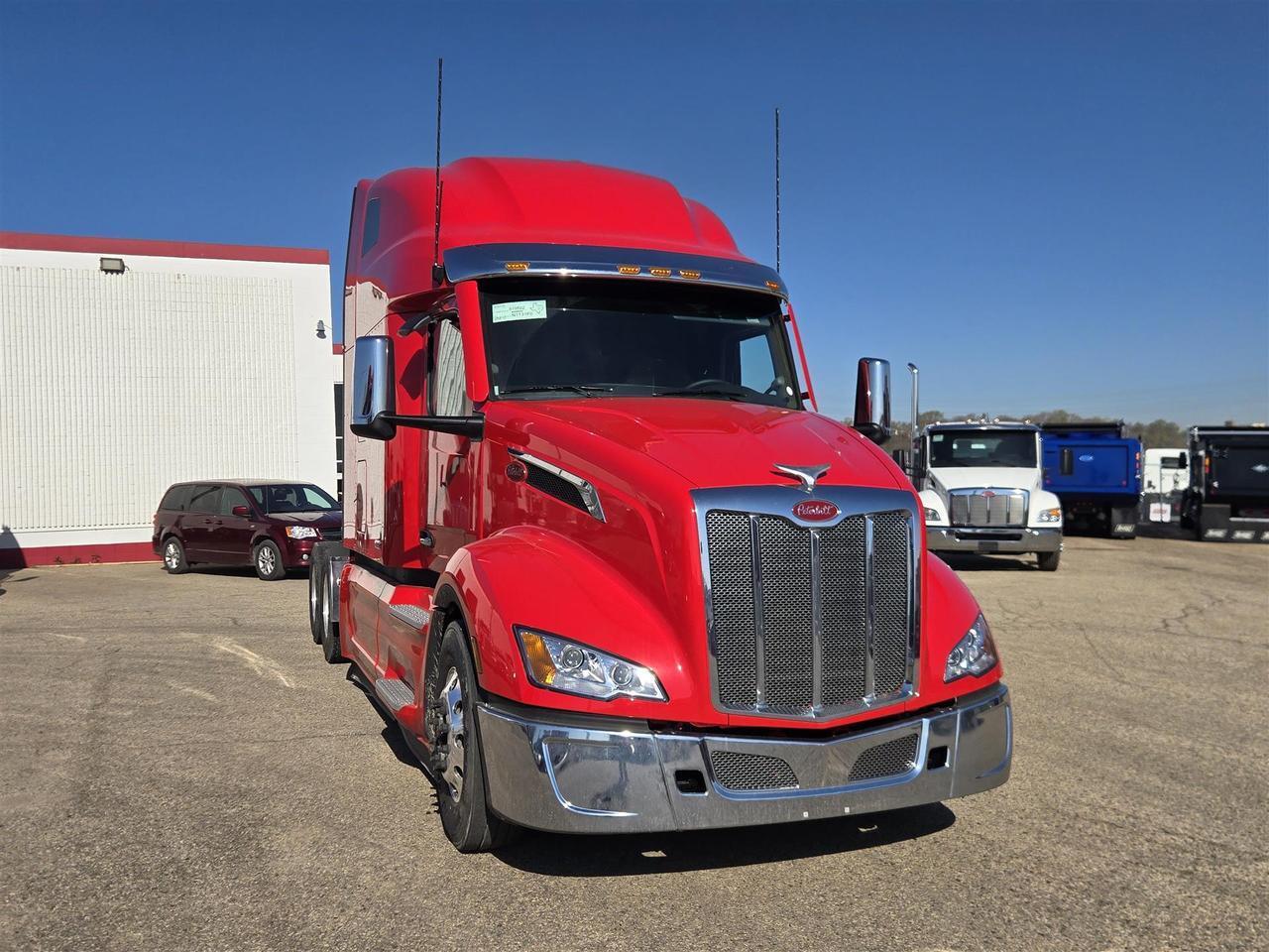 2027 Peterbilt 579 in South St. Paul, MN — photo 2