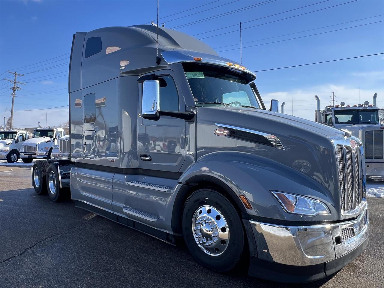 2027 Peterbilt 579 in South St. Paul, MN — photo 2