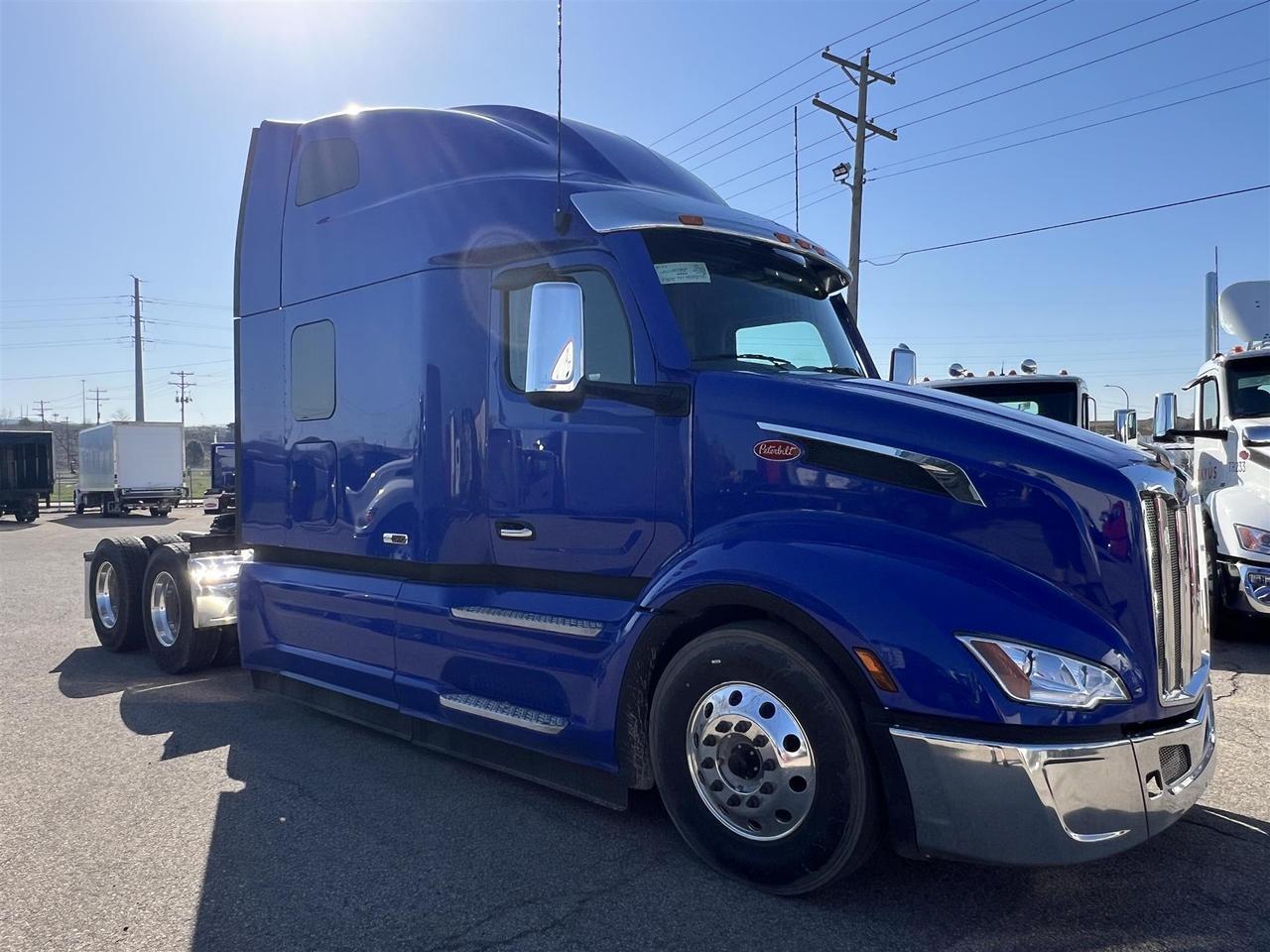 2027 Peterbilt 579 in South St. Paul, MN — photo 2