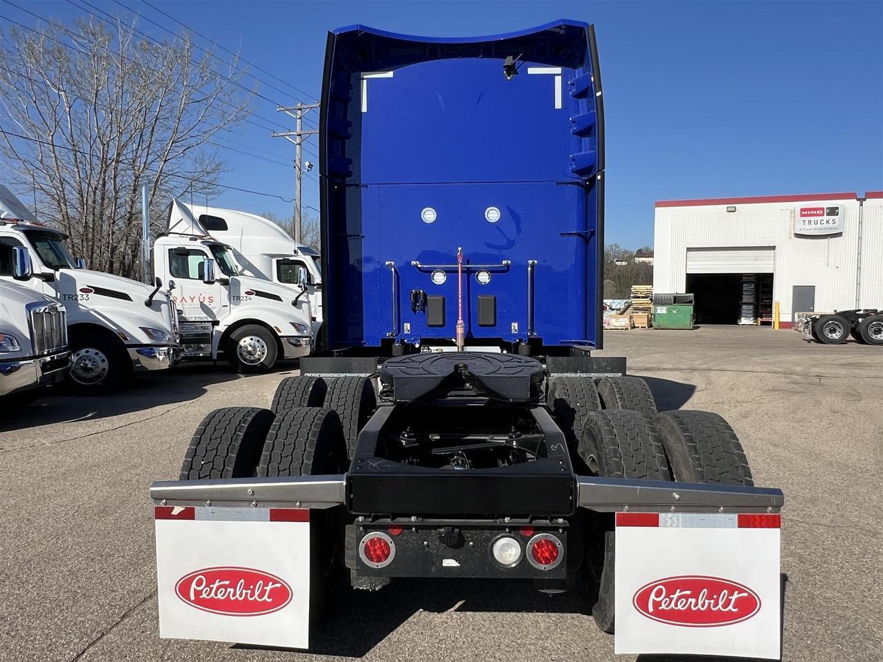 2027 Peterbilt 579 in South St. Paul, MN — photo 5
