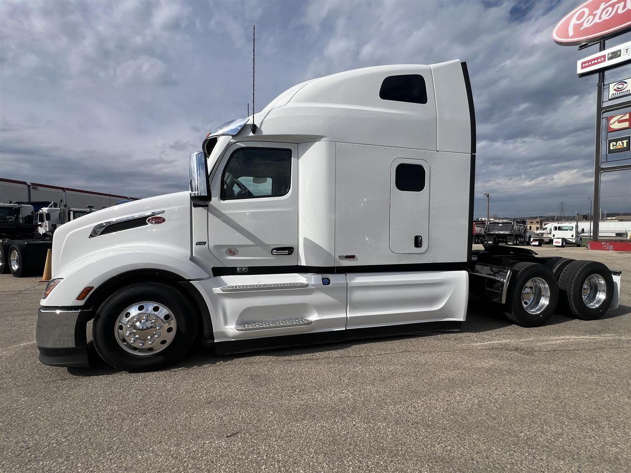 2027 Peterbilt 579