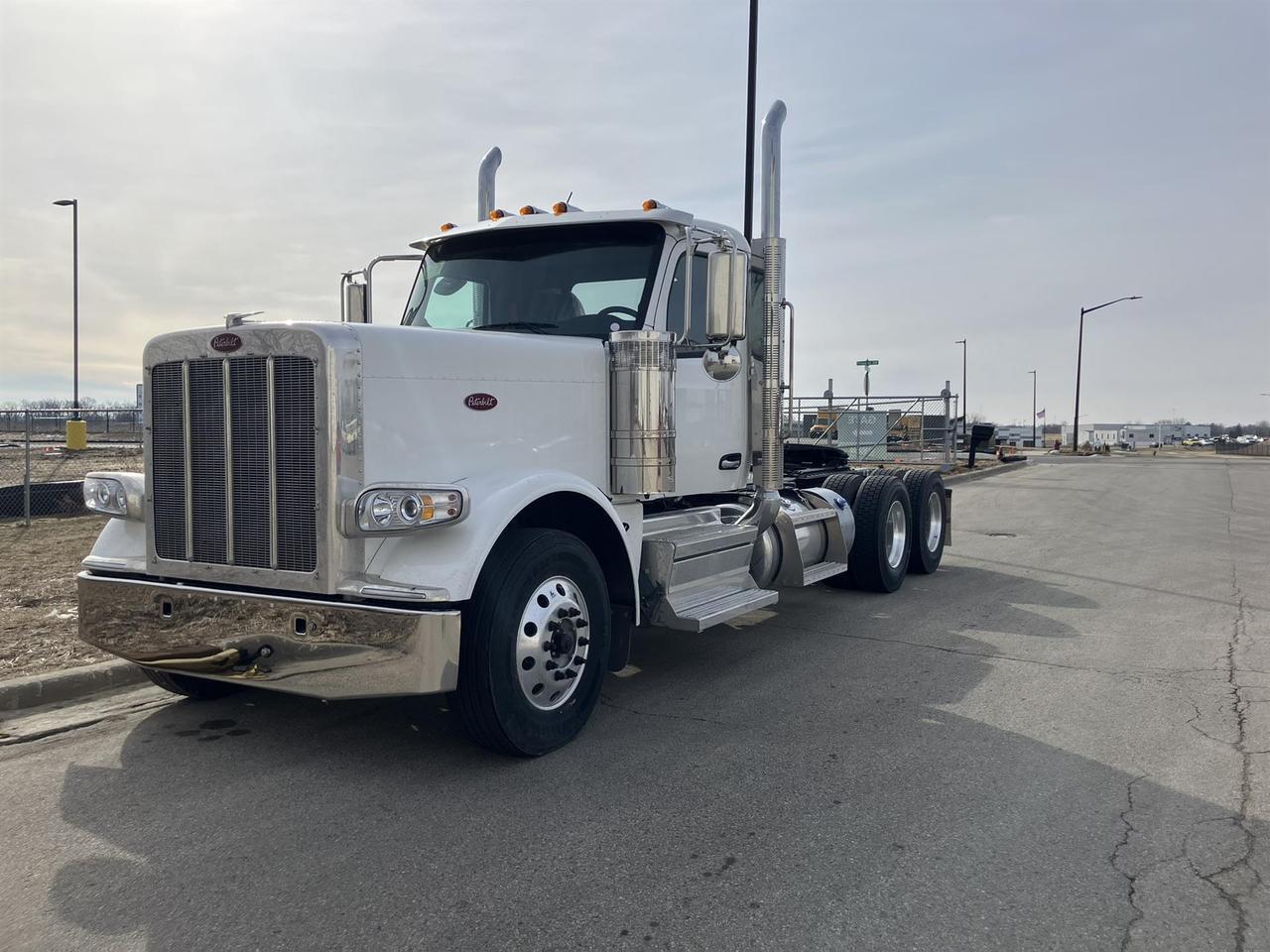 2027 Peterbilt 589 in Rochester, MN — photo 12