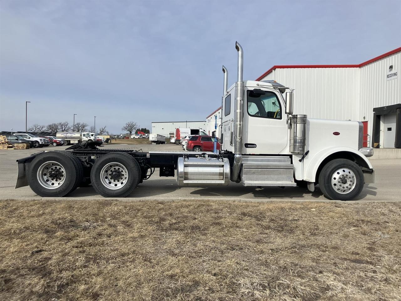 2027 Peterbilt 589 in Rochester, MN — photo 4