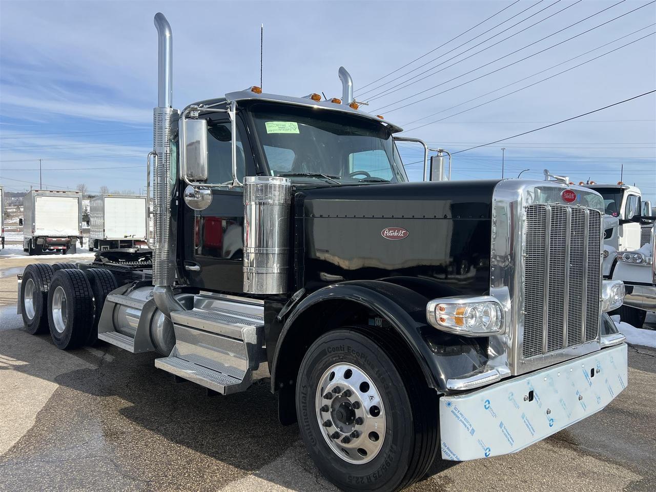 2027 Peterbilt 589 in South St. Paul, MN — photo 2