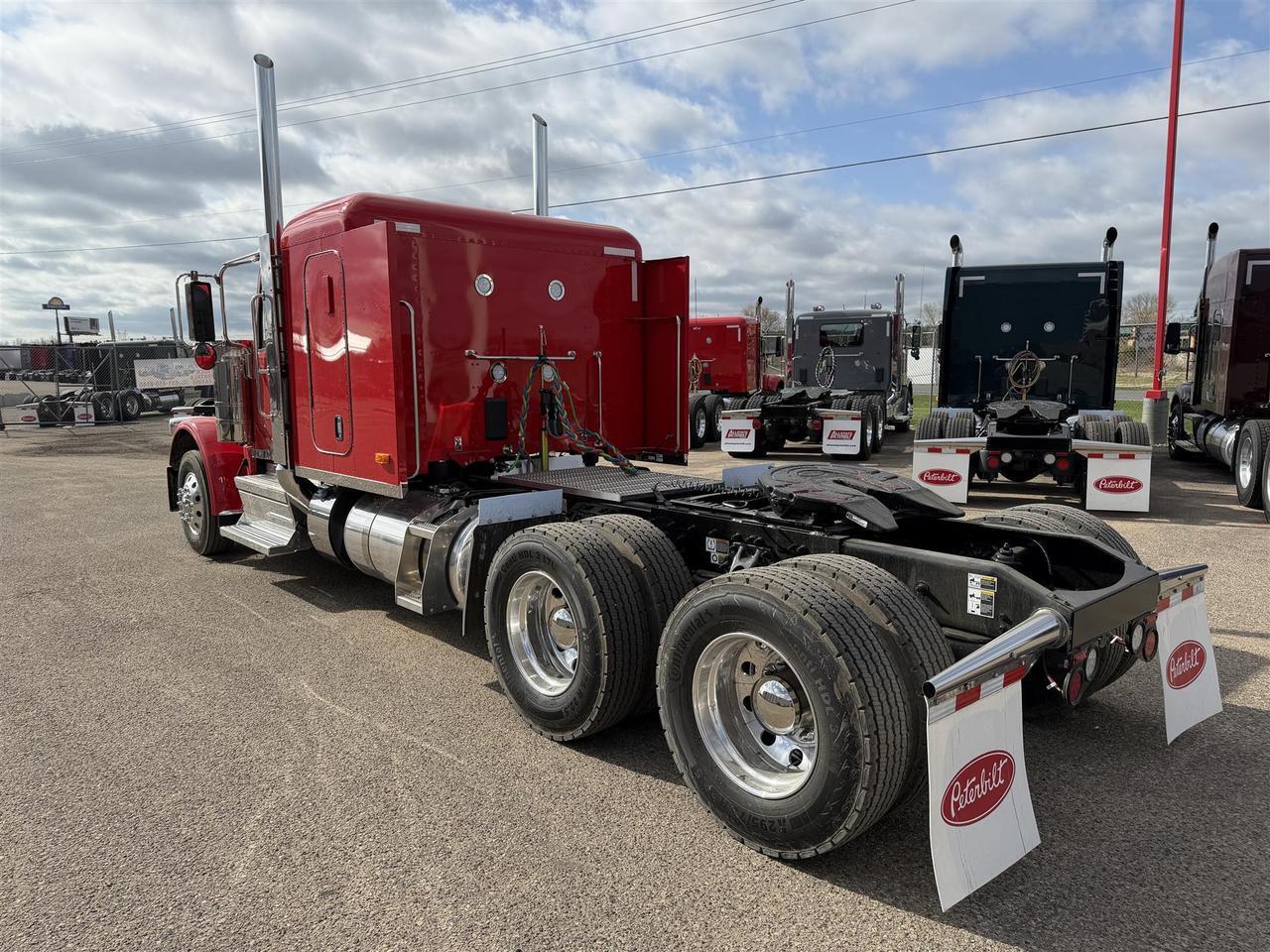 2027 Peterbilt 589 in Eau Claire, WI — photo 2