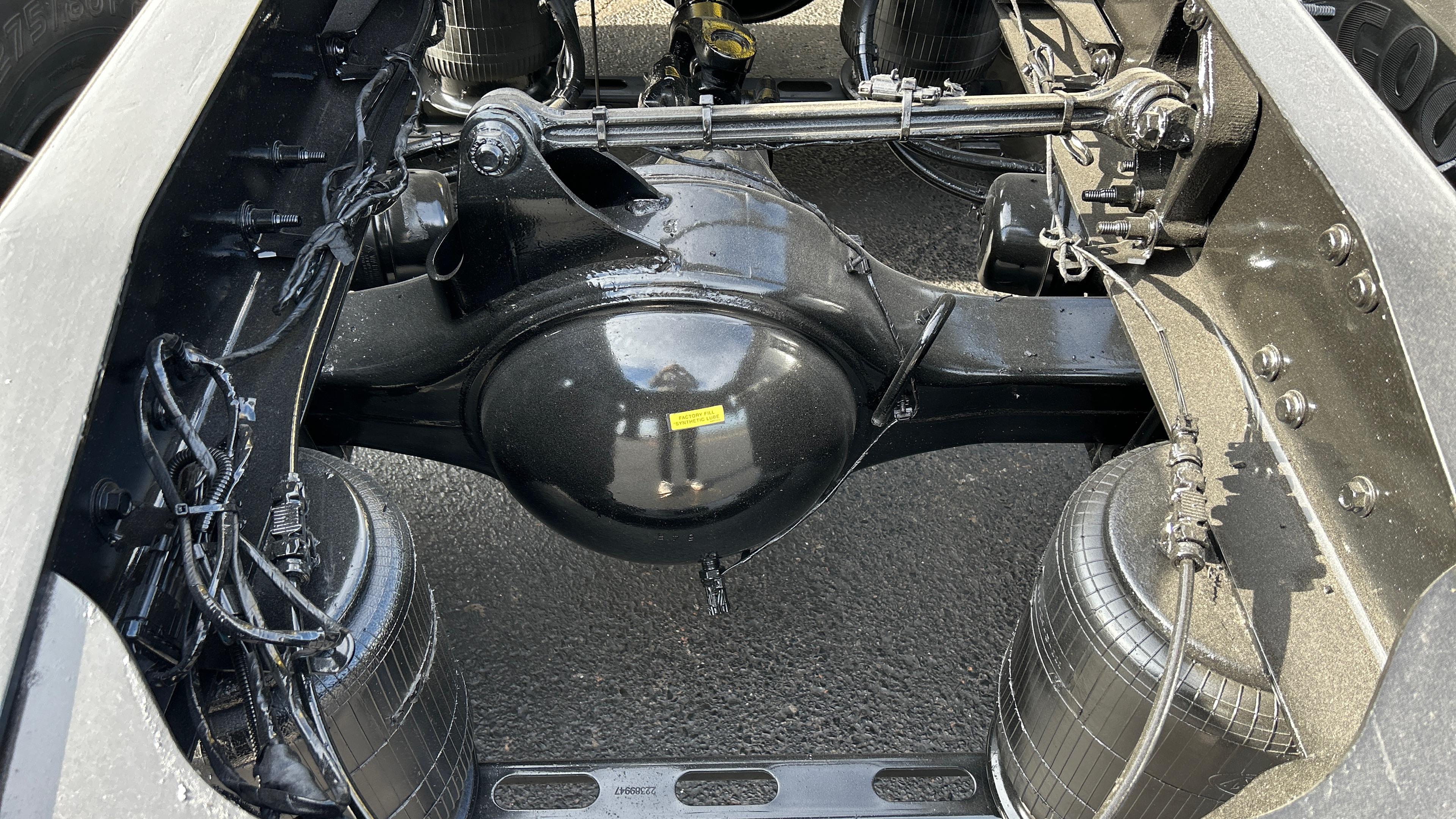 2023 Freightliner Cascadia in Kansas City, MO — photo 10