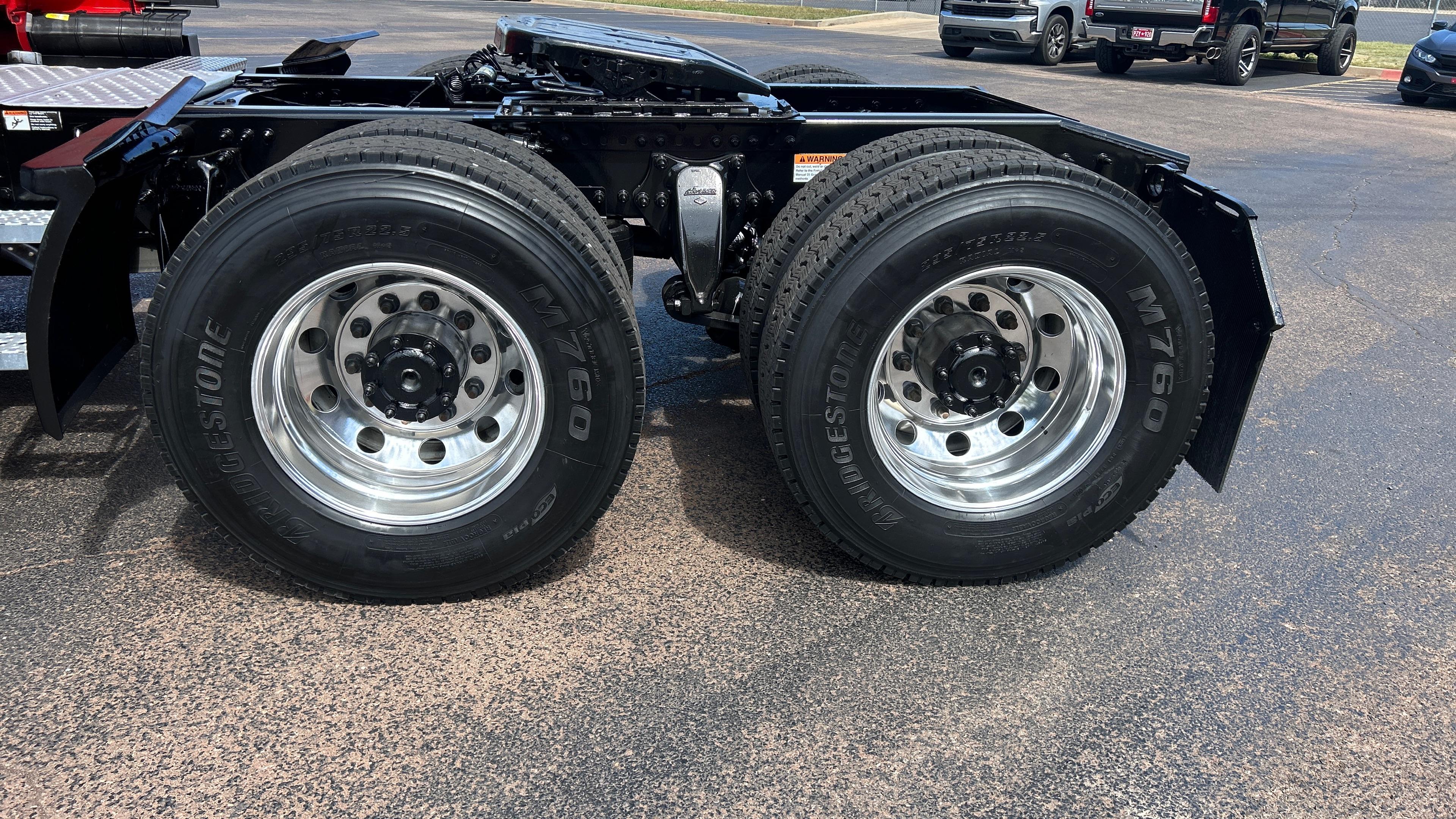 2023 Freightliner Cascadia in Kansas City, MO — photo 18
