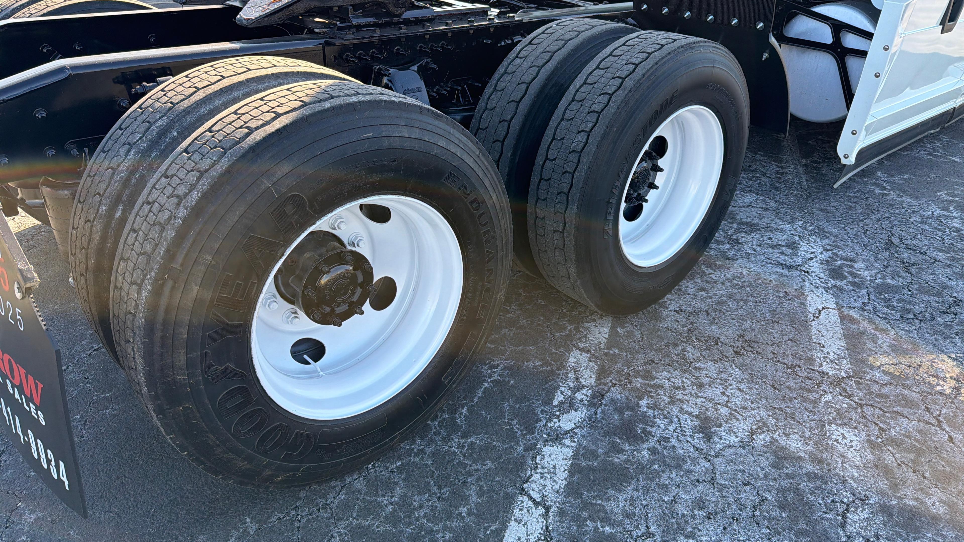 2023 Freightliner Cascadia in Kansas City, MO — photo 43