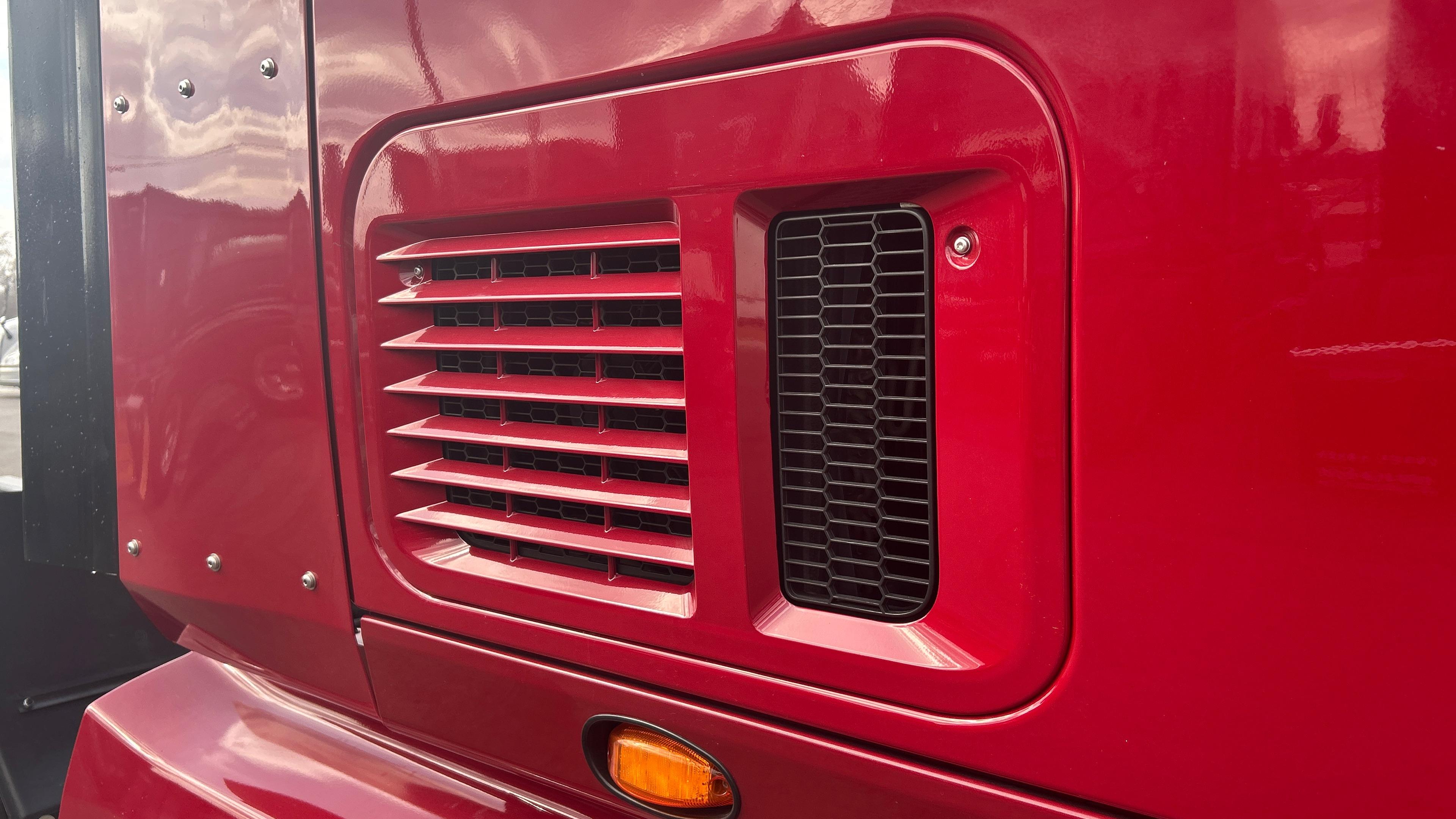 2023 Freightliner Cascadia in Kansas City, MO — photo 29