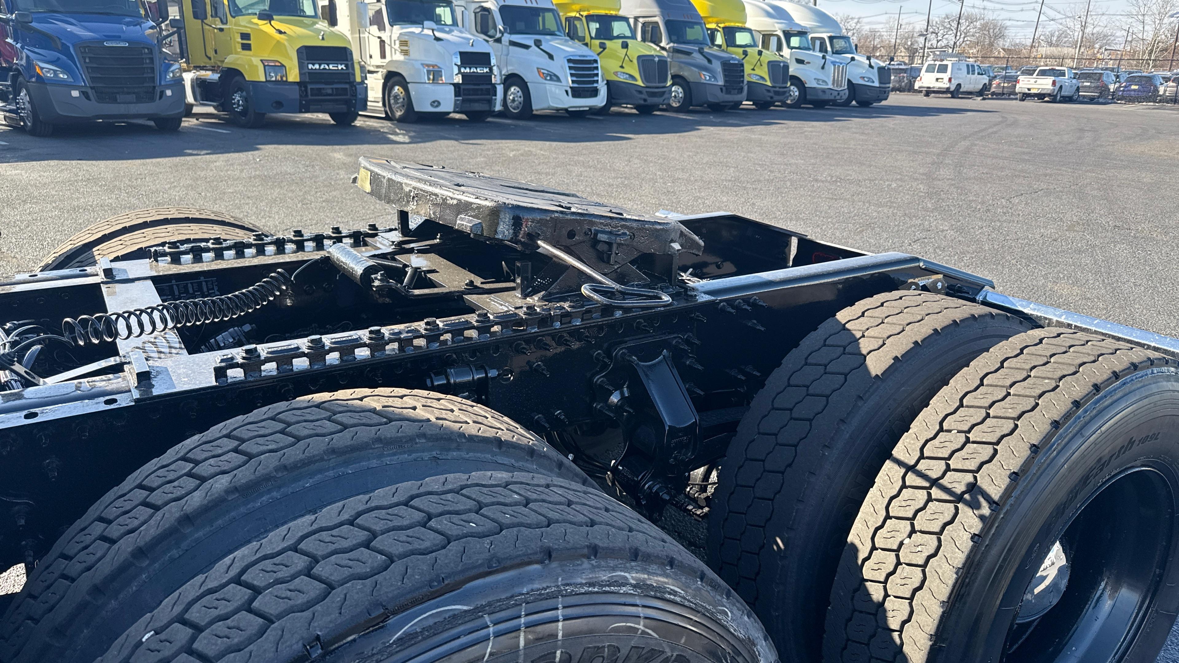 2023 Freightliner Cascadia in Kansas City, MO — photo 41