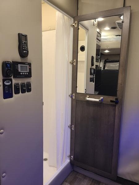 2026 Freightliner Cascadia in Columbus, OH — photo 11