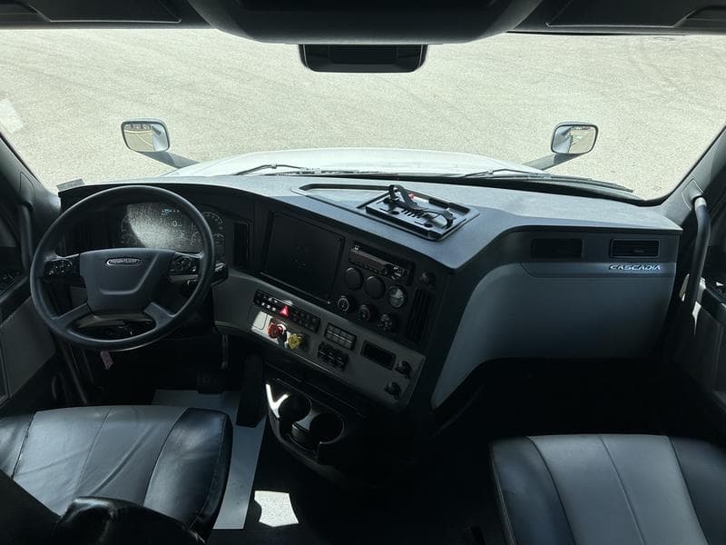 2022 Freightliner Cascadia in Pittsburgh, PA — photo 20