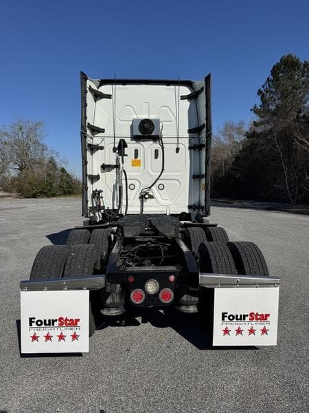 2022 Freightliner Cascadia in Montgomery, AL — photo 4