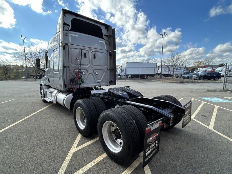 2022 Freightliner Cascadia in Pittsburgh, PA — photo 7