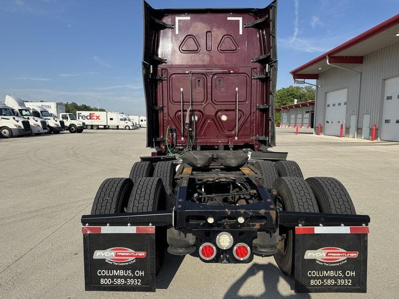 2024 Freightliner Cascadia in Columbus, OH — photo 6