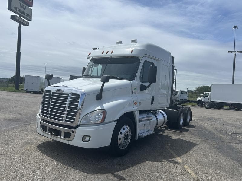 2016 Freightliner Cascadia in Walton, KY — photo 16