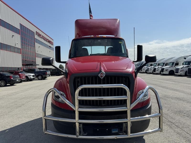 2018 International LT in Columbus, OH — photo 11