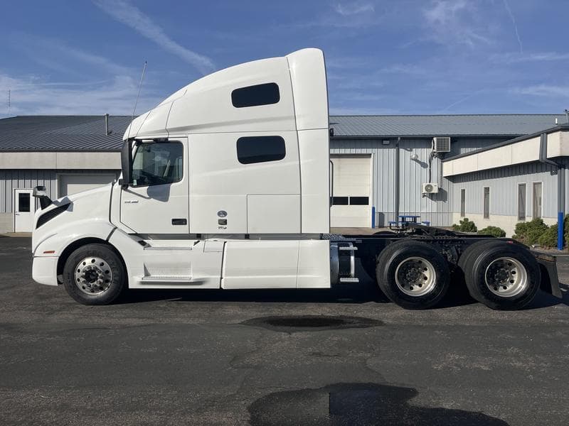 2020 Volvo VNL 760 in Sauk Rapids — photo 2