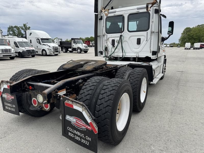 2017 Freightliner Cascadia in Columbus, OH — photo 4