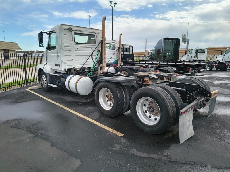 2018 Volvo VNL 300 in Dallas — photo 2