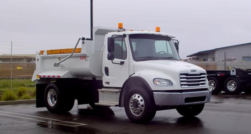 2025 Freightliner 114SD in Golden Gate — photo 2