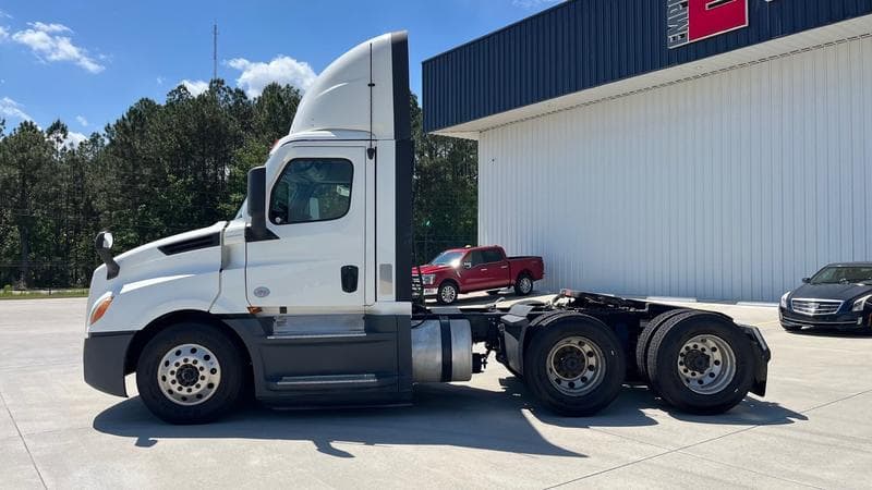 2021 Freightliner in Mobile — photo 2