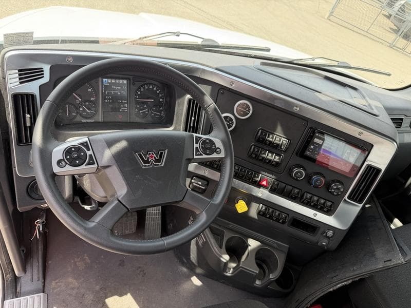 2027 Western Star 47X in Pittsburgh, PA — photo 12