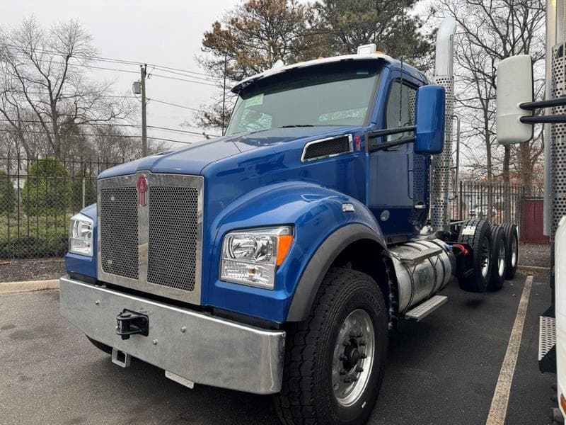 2025 Kenworth T880
